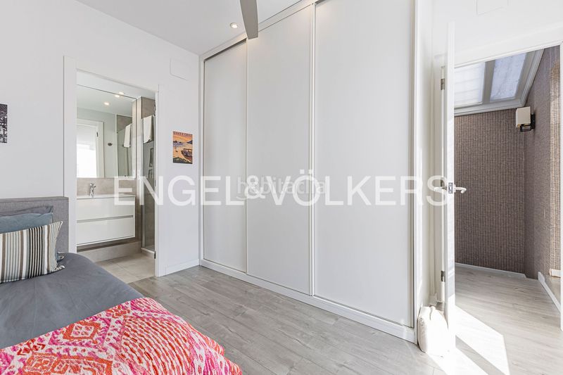 Foto 5ec52e4e-e930-4dd6-80d7-8d6294d9cbf5. Casa amb calefacció aparcament a Putget - Farró Barcelona