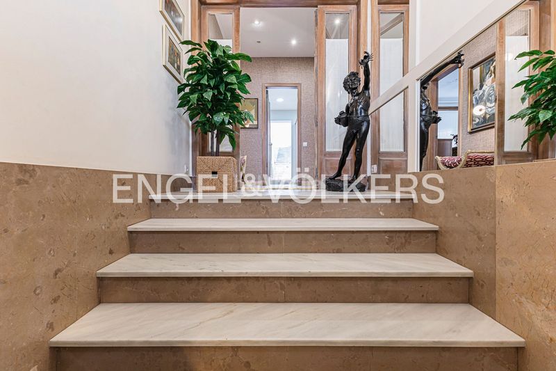 Foto 680337c2-52ea-48d7-9c30-03a0302ff343. Casa amb calefacció aparcament a Putget - Farró Barcelona