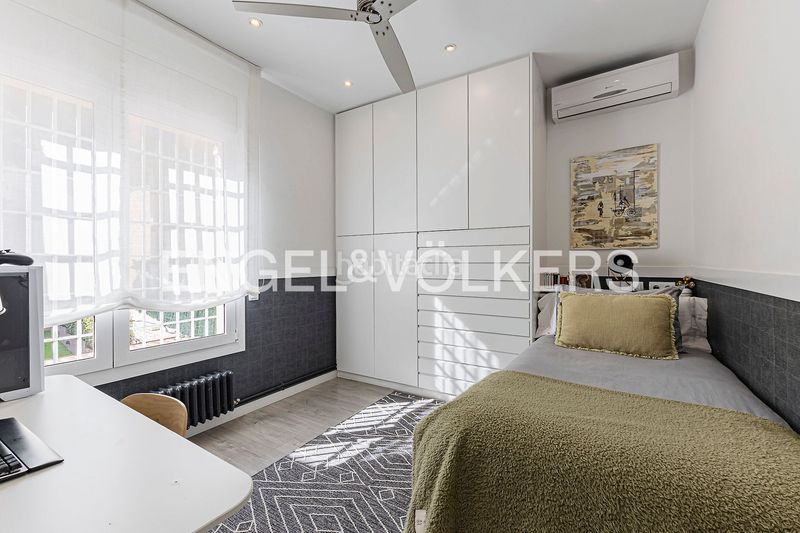 Foto 8b2bda91-1b63-4431-b3f1-5b66f546e52b. Casa amb calefacció aparcament a Putget - Farró Barcelona