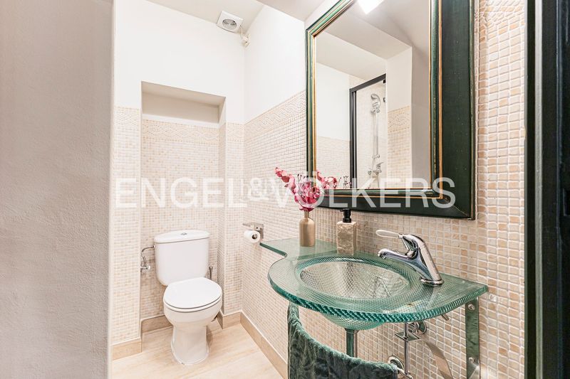 Foto b17c3780-efa4-474d-ba83-a85b64b98bb8. Casa amb calefacció aparcament a Putget - Farró Barcelona