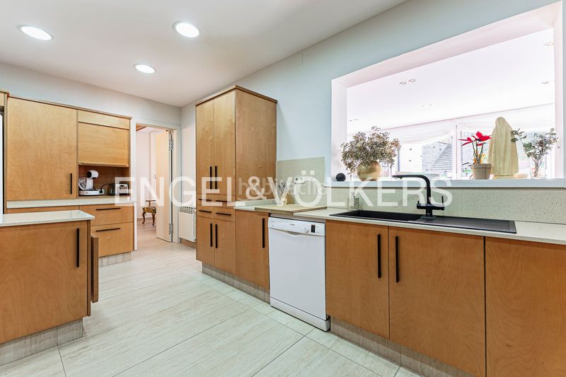 Foto facfbcf3-3065-4846-9c14-8db6e7878595. Casa amb calefacció aparcament a Putget - Farró Barcelona