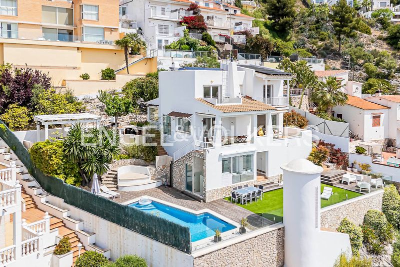 Foto 431b3c28-ad92-4510-9120-ac0e0c11cdc3. Casa amb calefacció aparcament piscina a Levantina - Montgavina - Quintmar Sitges