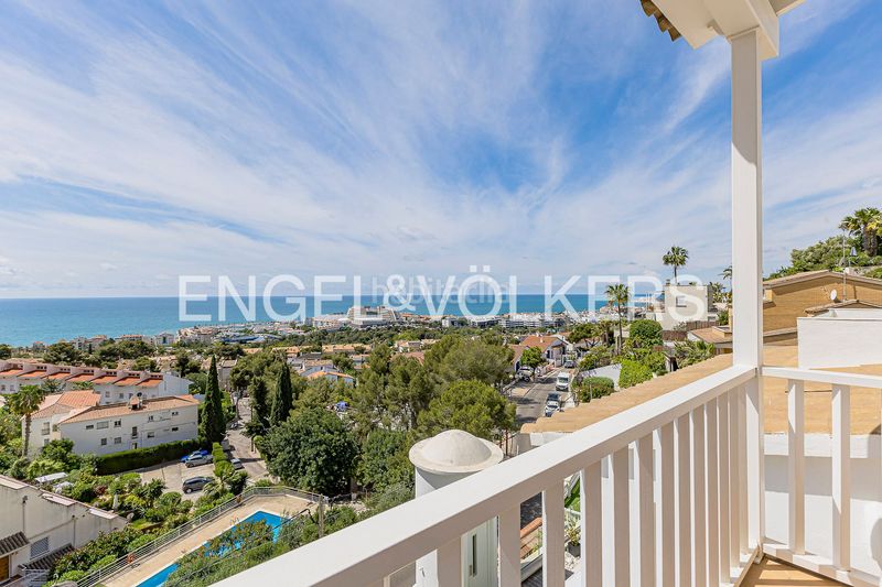 Foto 7b6c2776-7f19-42fb-b025-c1037c44e717. Casa amb calefacció aparcament piscina a Levantina - Montgavina - Quintmar Sitges