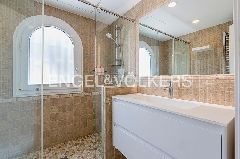 Foto 82d323cd-d9ad-4141-b9e1-5209b04e6f78. Casa amb calefacció aparcament piscina a Levantina - Montgavina - Quintmar Sitges