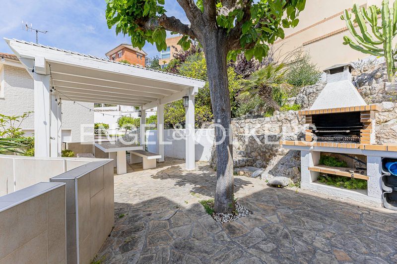 Foto 8aa18be7-6270-4db8-b55c-614fb5068baf. Casa amb calefacció aparcament piscina a Levantina - Montgavina - Quintmar Sitges