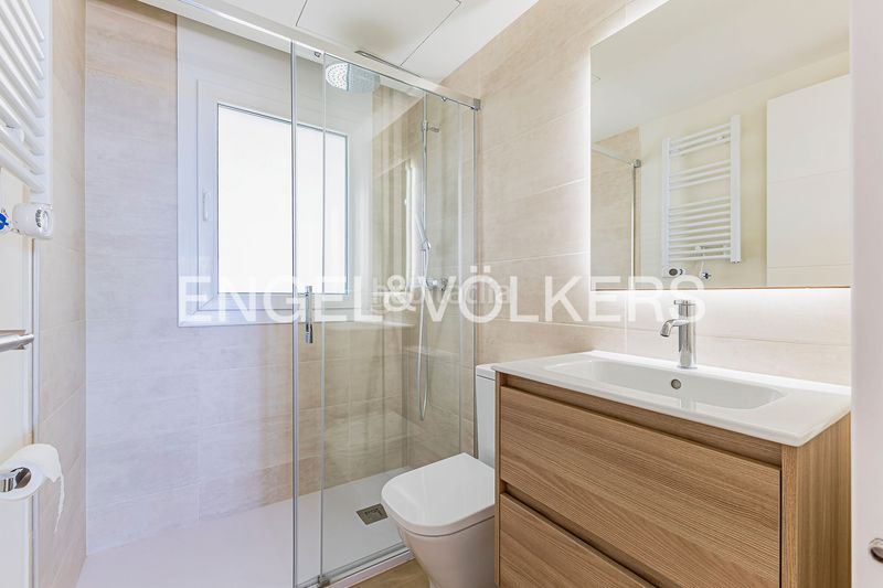 Foto 8f17573d-57cd-4865-a8e9-c587b554fc40. Casa amb calefacció aparcament piscina a Levantina - Montgavina - Quintmar Sitges