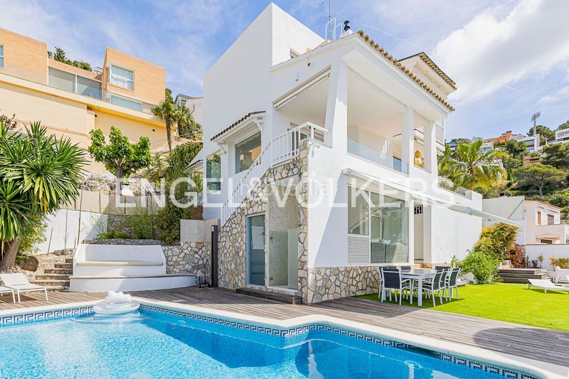 Foto bade94ef-4dd7-4142-b4d8-331ebad91e1a. Casa amb calefacció aparcament piscina a Levantina - Montgavina - Quintmar Sitges