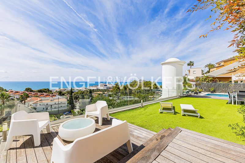 Foto c2f31138-6308-4280-bf6f-649a359dcb70. Casa amb calefacció aparcament piscina a Levantina - Montgavina - Quintmar Sitges