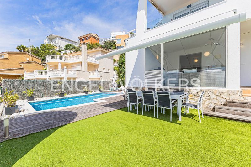 Foto e9942ae0-e67c-4983-8d22-3bcb3277e286. Casa amb calefacció aparcament piscina a Levantina - Montgavina - Quintmar Sitges