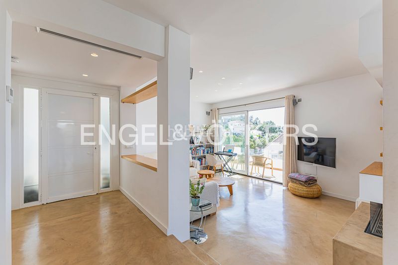 Foto ed25a96d-8910-4e9c-8fa1-5ea128fa4058. Casa amb calefacció aparcament piscina a Levantina - Montgavina - Quintmar Sitges