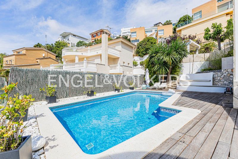 Foto f8a8b5c6-8616-45e1-9b27-412e24887a2b. Casa amb calefacció aparcament piscina a Levantina - Montgavina - Quintmar Sitges