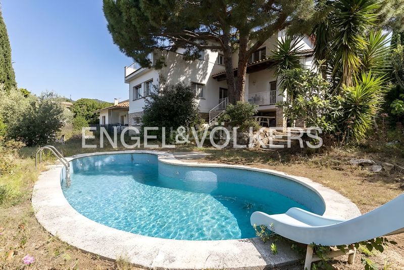 Foto 38e54d32-9d92-44bc-be06-7ca440586958. Casa amb calefacció aparcament piscina a Vilassar de Dalt
