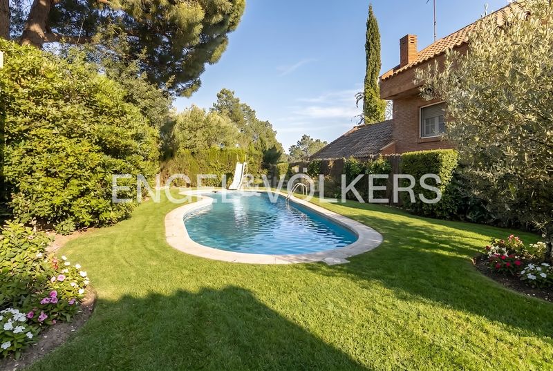 Foto adc9e14a-e318-4886-af54-ec323c12bc2e. Casa amb calefacció aparcament piscina a Vilassar de Dalt