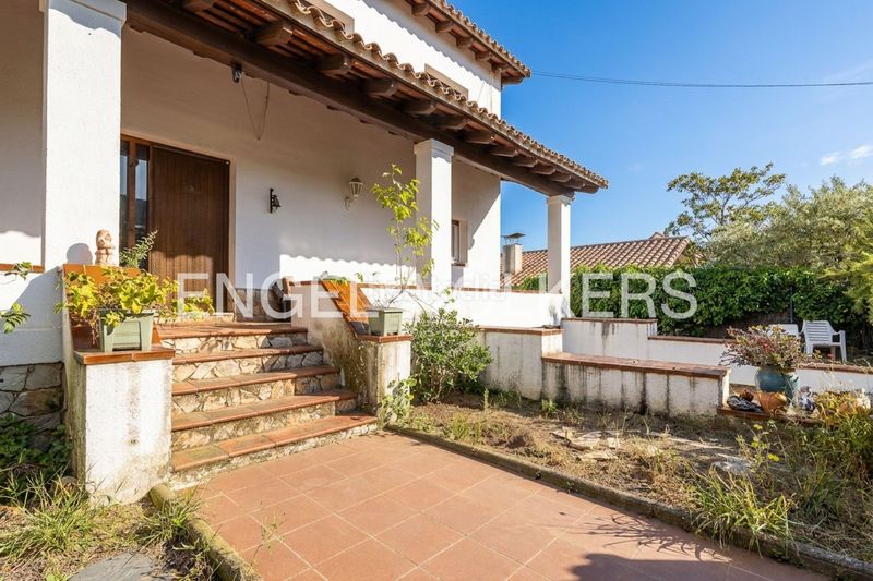 Foto ecedab25-867e-4e2b-96c8-05f942c6c5e3. Casa amb calefacció aparcament piscina a Vilassar de Dalt