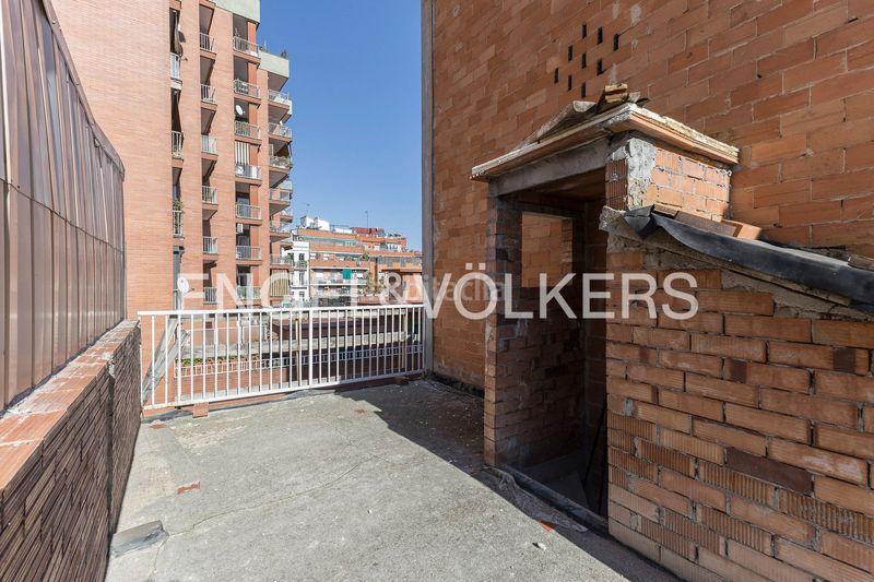 Foto 084c16b3-672a-4923-9fed-cefb75f69895. Casa amb calefacció a El Clot Barcelona