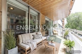 Pis a Sant Antoni. Exclusiva vivienda de gran tamaño con terraza en eixample