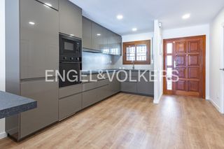 Rent House in Veral d´Ocata. Exclusivo chalet adosado con jardín privado y piscina comunitari