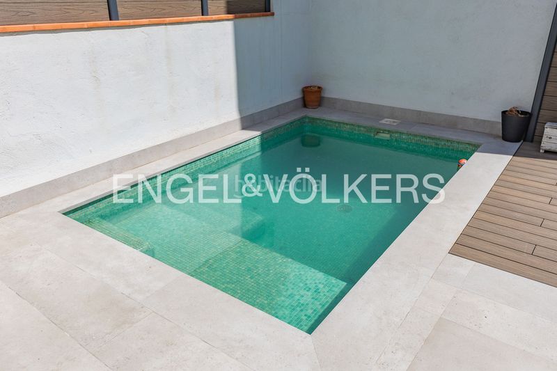 Foto 0acc22f5-b972-4868-b200-c5baa88f731f. Casa amb calefacció aparcament piscina a Centre Sabadell