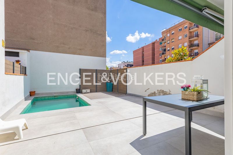 Foto bd3bc62d-a263-4ce0-9632-77aa1e77e487. Casa amb calefacció aparcament piscina a Centre Sabadell
