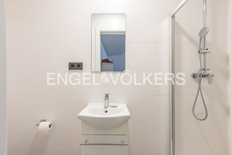 Foto f12898f5-c32b-47ad-b973-958335df6e76. Casa amb calefacció aparcament piscina a Centre Sabadell