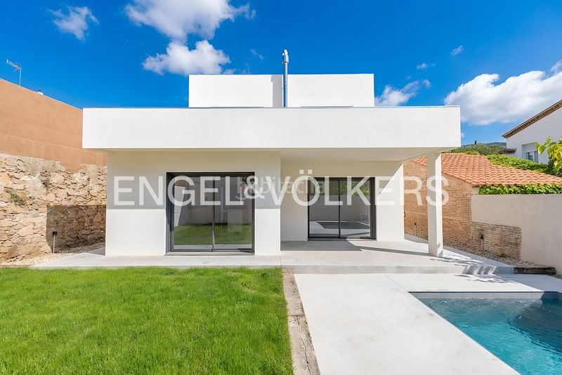 Foto 4b322869-ee89-419b-9659-b124af4c8b6d. Casa amb calefacció aparcament piscina a Matadepera