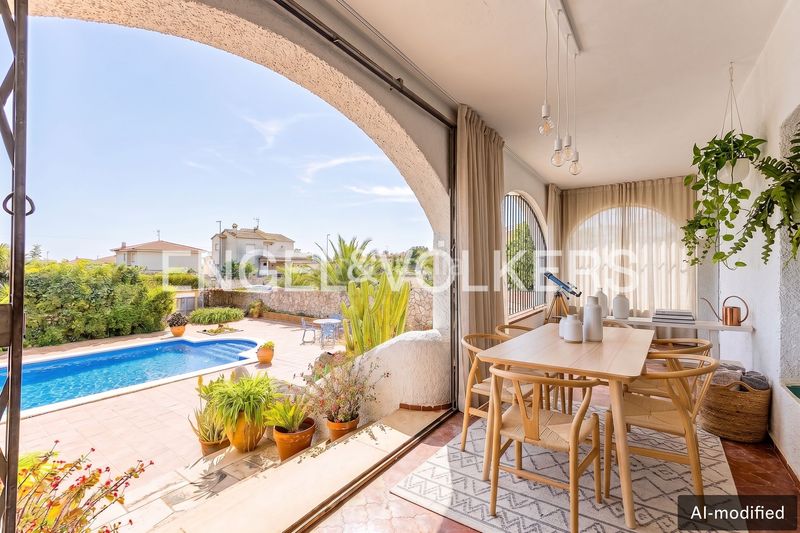 Foto 48030ee2-ed4c-4c6c-bcd4-20388c9cd71d. Casa amb calefacció aparcament piscina a Mas Trader-Corral d´En Tort-Corral d´En Cona Cubelles