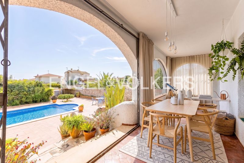 Foto 767a8c50-8a9c-4154-a023-8c45a9e65098. Casa amb calefacció aparcament piscina a Mas Trader-Corral d´En Tort-Corral d´En Cona Cubelles