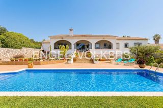 Casa en Mas Trader-Corral d´En Tort-Corral d´En Cona. Magnífica casa unifamiliar de una sola planta en gran parcela de