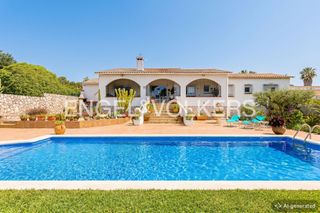 Maison à Mas Trader-Corral d´En Tort-Corral d´En Cona. Magnífica casa unifamiliar de una sola planta en gran parcela de