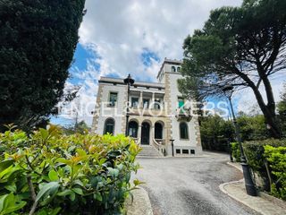 Casa a Llinars del Vallès. Casa histórica catalogada con piscina y gran jardín en llinars d