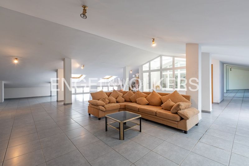 Foto 25ce7867-9e0c-4f9f-8887-97711a159640. Casa amb calefacció aparcament piscina a Plaça Catalunya - Escola Industrial Terrassa