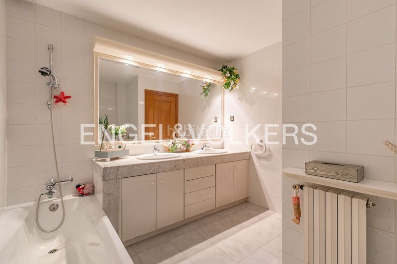 Foto 43ae02c2-e750-4736-a9f4-cac289ab2ee4. Casa amb calefacció aparcament piscina a Plaça Catalunya - Escola Industrial Terrassa