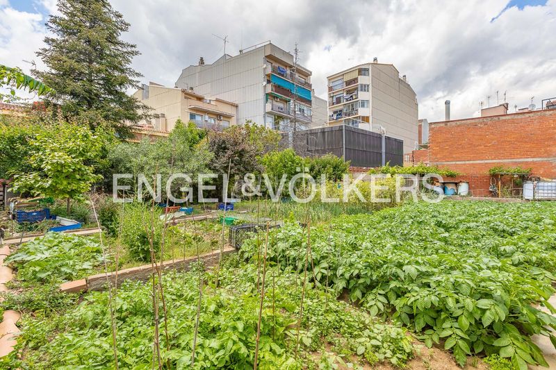 Foto 562f2ec0-729d-406d-a658-67c0509b11e2. Casa amb calefacció aparcament piscina a Plaça Catalunya - Escola Industrial Terrassa