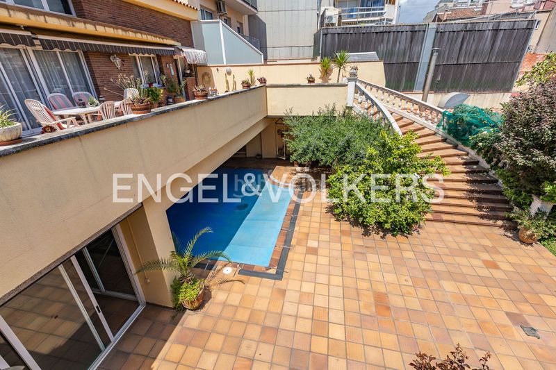 Foto 6ae990d0-5ccf-418a-933e-f86e8fd68c82. Casa amb calefacció aparcament piscina a Plaça Catalunya - Escola Industrial Terrassa