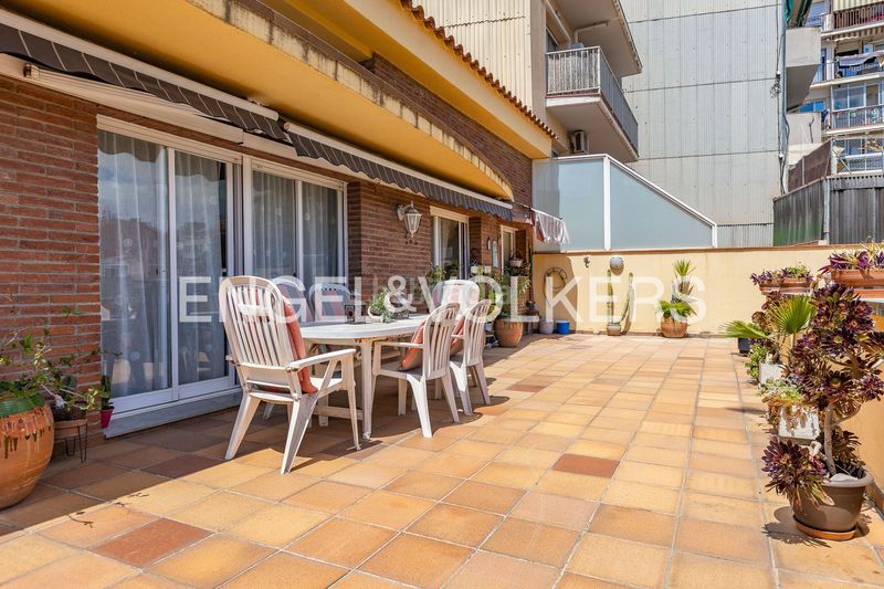 Foto 6d61240d-6f8f-4b37-8c3b-80677ed8f456. Casa amb calefacció aparcament piscina a Plaça Catalunya - Escola Industrial Terrassa