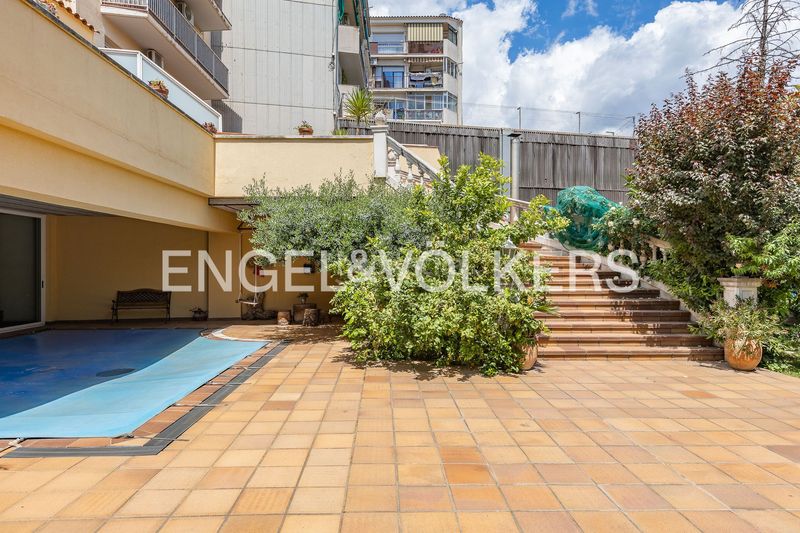 Foto a98f47bf-1616-46f9-aabb-f579d0461f7e. Casa amb calefacció aparcament piscina a Plaça Catalunya - Escola Industrial Terrassa