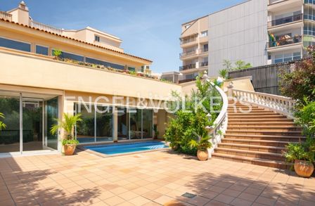 Foto d33c8b2a-df7d-41e9-841d-c775e1374808. Casa amb calefacció aparcament piscina a Plaça Catalunya - Escola Industrial Terrassa