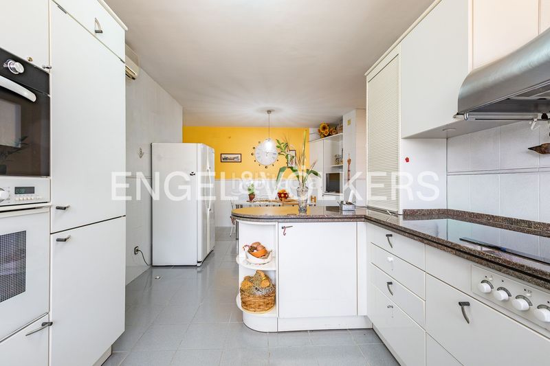 Foto ec1f3631-b8db-4ae6-8fa4-163acff0e818. Casa amb calefacció aparcament piscina a Plaça Catalunya - Escola Industrial Terrassa