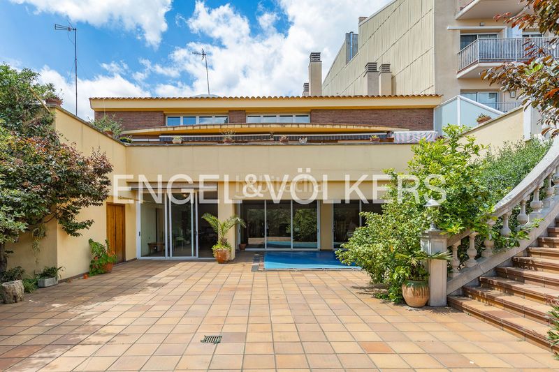 Foto fd2b5d4b-311c-4e71-9a17-0b8c83b7ec81. Casa amb calefacció aparcament piscina a Plaça Catalunya - Escola Industrial Terrassa
