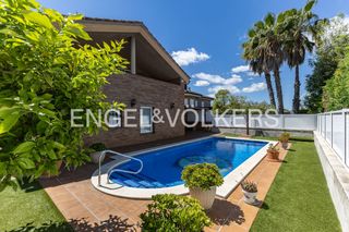 Maison à Molins de Rei. Exclusiva unifamiliar con piscina calidad de vida a 15 min de ba