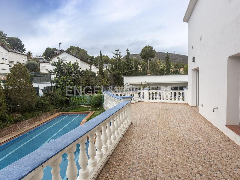 Foto 4f9b9768-6a58-4bed-b469-c7c2d699e619. Lloguer casa amb calefacció aparcament piscina a Castelldefels