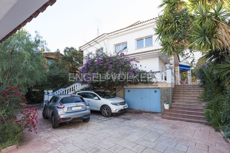 Foto 6f9f37a9-6b1a-4bf5-9920-5b9823d1835b. Lloguer casa amb calefacció aparcament piscina a Castelldefels