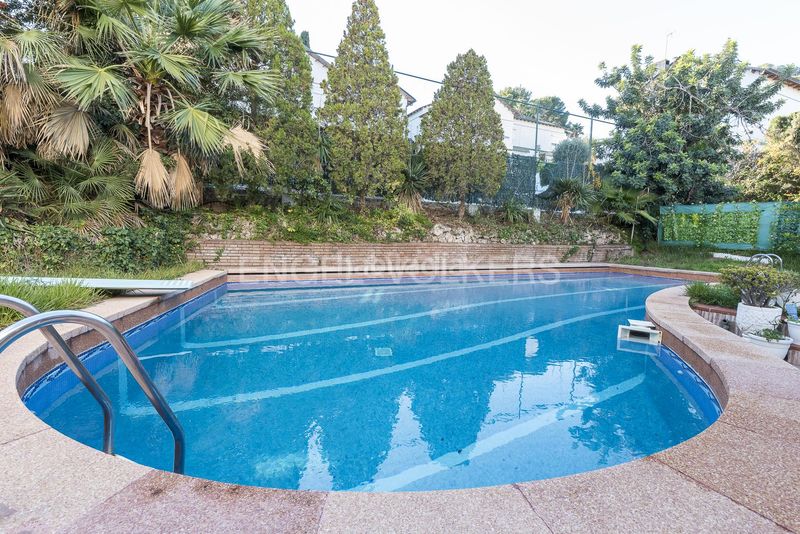 Foto 8eae901e-1e0c-4124-9161-52619c2ec789. Lloguer casa amb calefacció aparcament piscina a Castelldefels