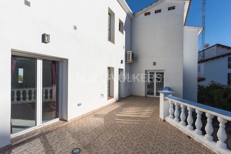 Foto 92b6f82b-60d5-4247-b051-098bed90cede. Lloguer casa amb calefacció aparcament piscina a Castelldefels