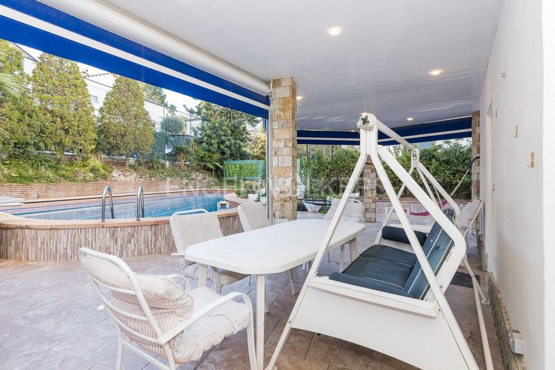 Foto c9440192-505d-40d7-988f-a269255d0a35. Lloguer casa amb calefacció aparcament piscina a Castelldefels