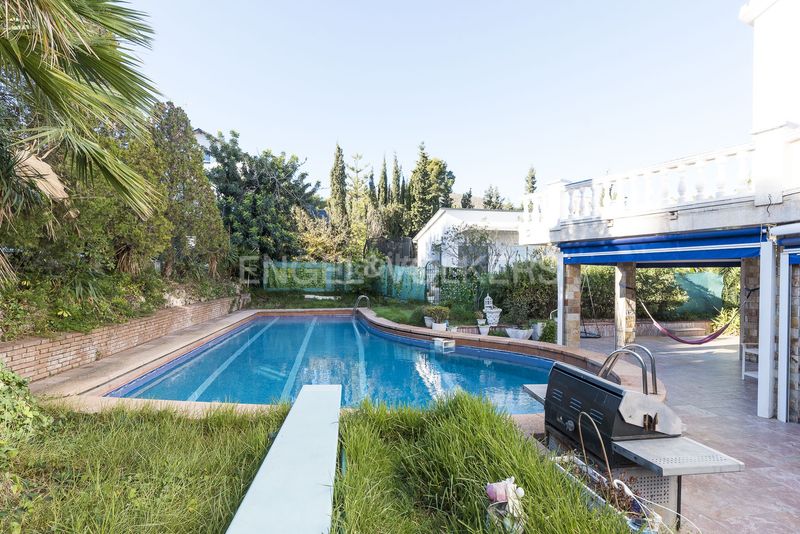 Foto d0f8715b-2c14-42e5-bea2-f6dd2d388a9a. Lloguer casa amb calefacció aparcament piscina a Castelldefels