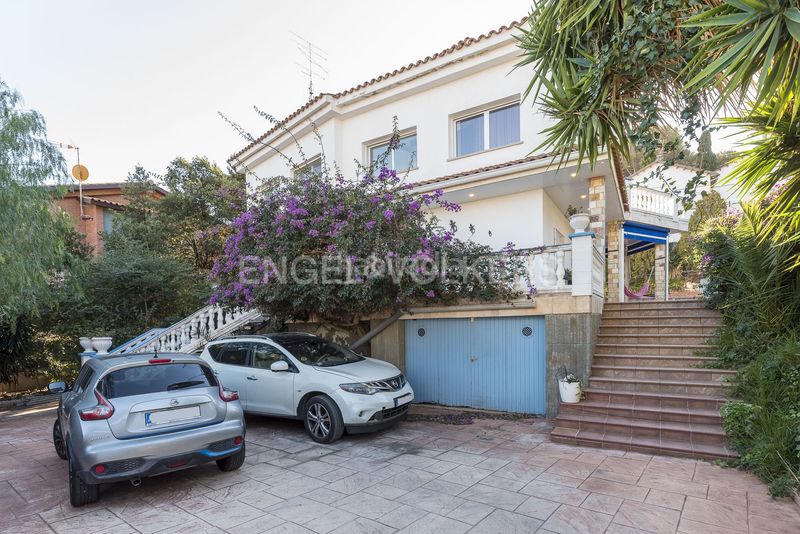 Foto d3e2f4a5-8d44-4972-a9cc-93eae0b28f09. Lloguer casa amb calefacció aparcament piscina a Castelldefels
