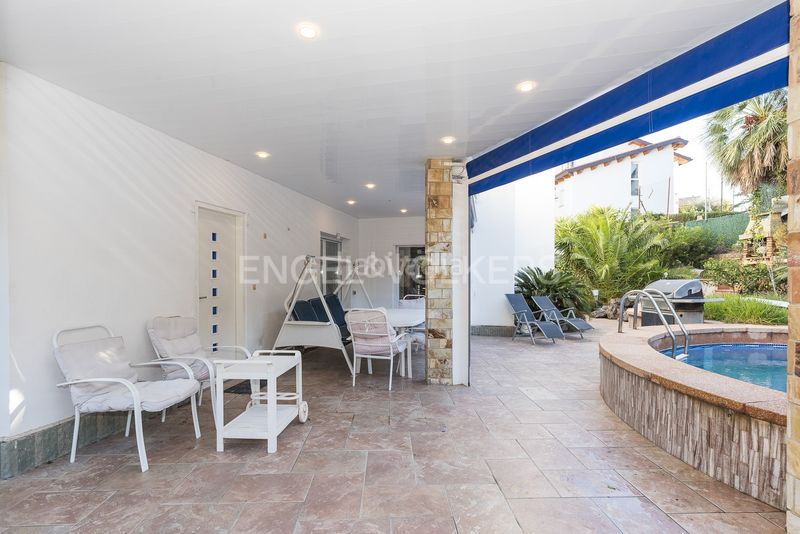 Foto e5ad6c6b-d9be-4f8c-926c-82ecb317d030. Lloguer casa amb calefacció aparcament piscina a Castelldefels