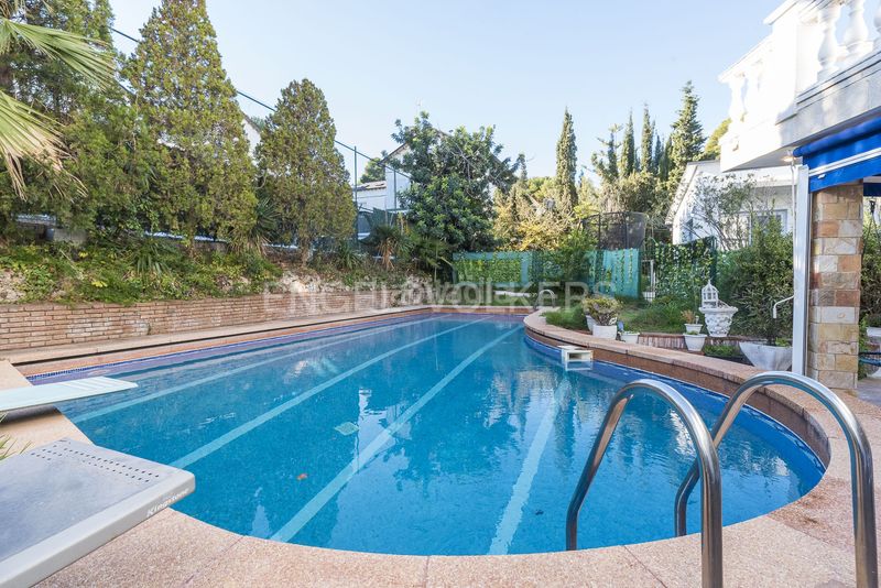 Foto ec2619c8-5211-4cdf-9e20-7973e225d34b. Lloguer casa amb calefacció aparcament piscina a Castelldefels