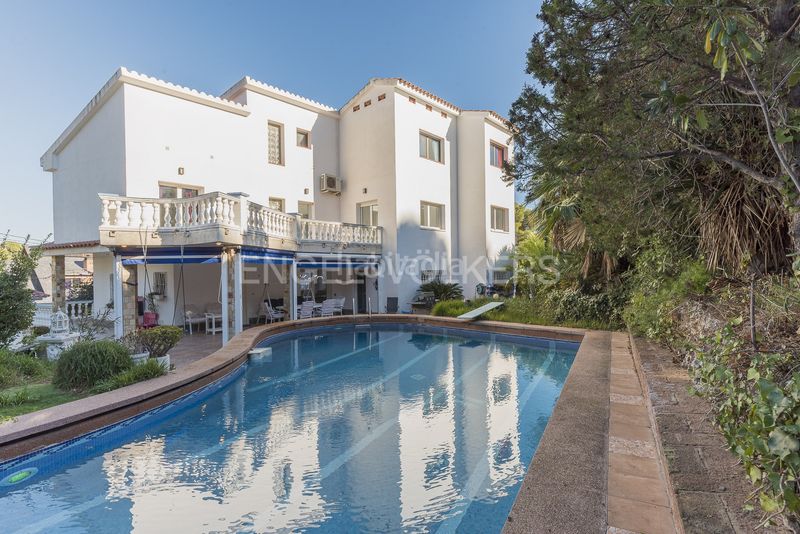 Foto ec93ba06-46d6-4729-95e4-350047484687. Lloguer casa amb calefacció aparcament piscina a Castelldefels